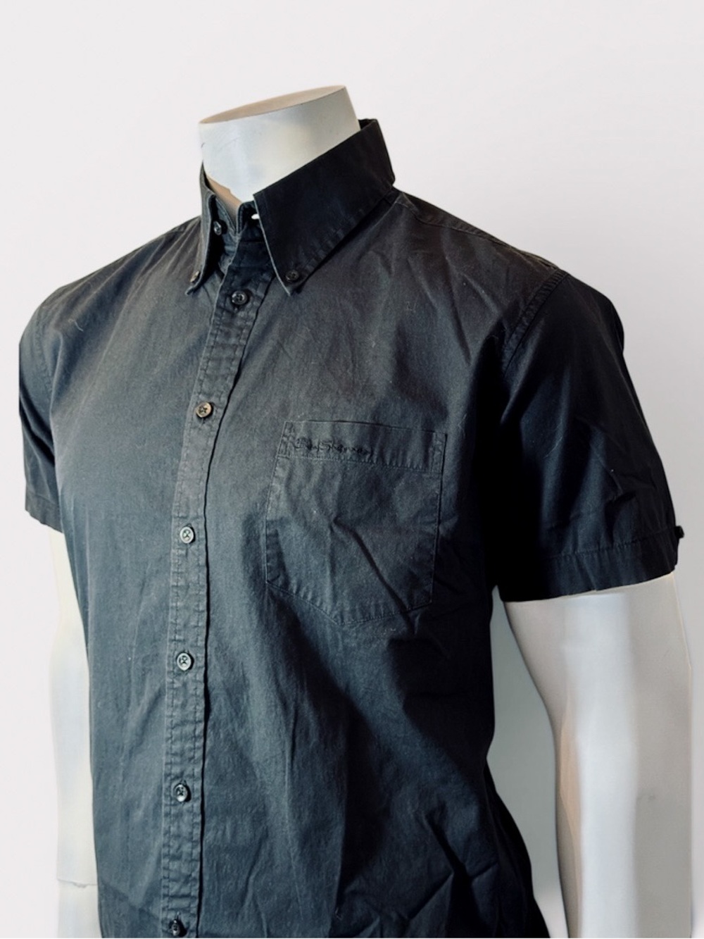 Ben Sherman Men's Short-Sleeve Button-Down Shirt in Black - Picture 2 of 2